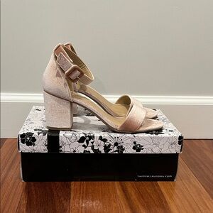 NWT Chinese Laundry Velvet Block Heel Sandals - Pink 6 1/2